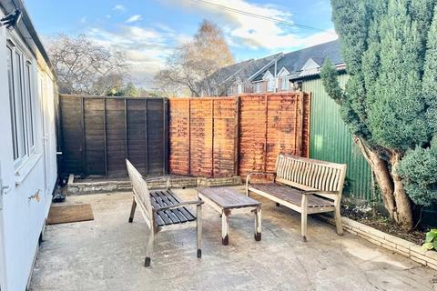 1 bedroom terraced house to rent, Board School Road, Woking, Surrey, GU21
