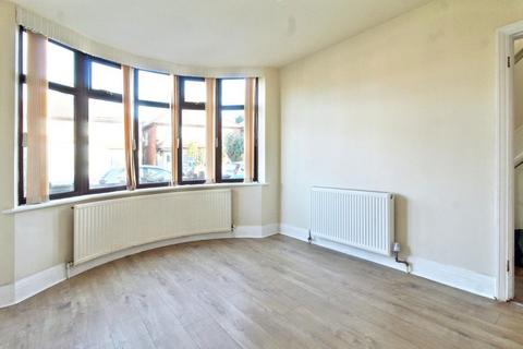 3 bedroom detached house to rent, Warwick Avenue, Beeston, Nottingham, NG9 2HQ
