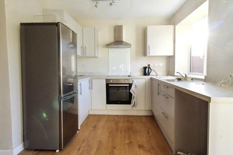 3 bedroom detached house to rent, Warwick Avenue, Beeston, Nottingham, NG9 2HQ
