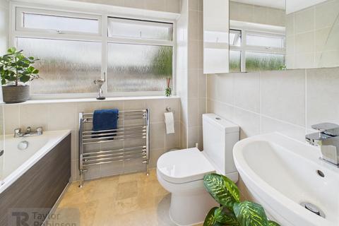 3 bedroom terraced house to rent, Epping Walk, Furnace Green, Crawley