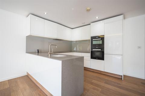 2 bedroom flat to rent, Farm Lane, London