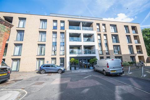2 bedroom flat to rent, Farm Lane, London