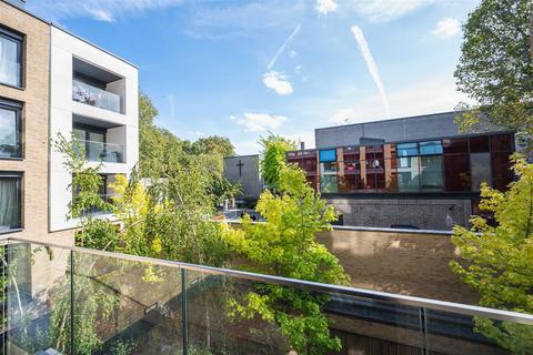 2 bedroom flat to rent, Farm Lane, London