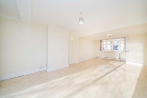 3 bedroom semi-detached house to rent, Bramshaw Rise, New Malden KT3