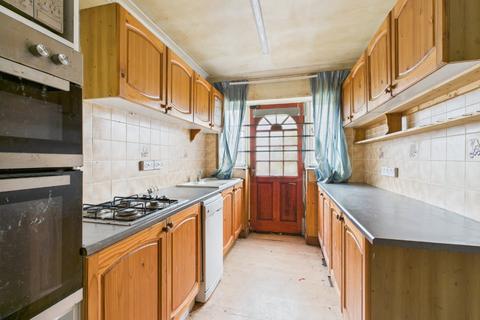 3 bedroom semi-detached house for sale, County Road South, Hull, HU5 5LZ