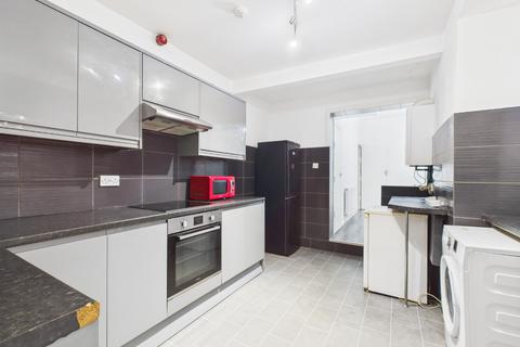 4 bedroom terraced house for sale, Queens Road, Hull, HU5 2RG