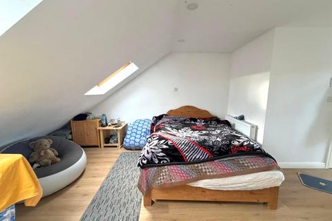 2 bedroom terraced house to rent, Coral Street