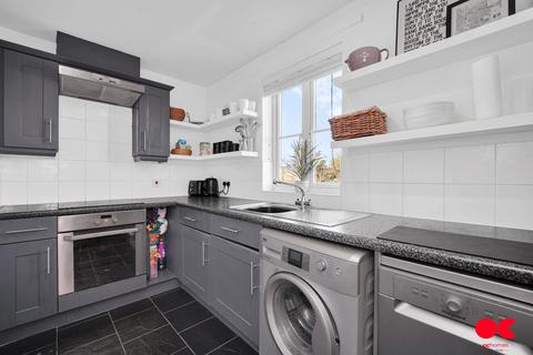 2 bedroom flat for sale, Kidman Close, Gidea Park RM2