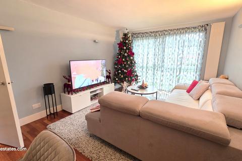 1 bedroom flat to rent, Mintern Close, Hedge Lane, Palmer Green N13