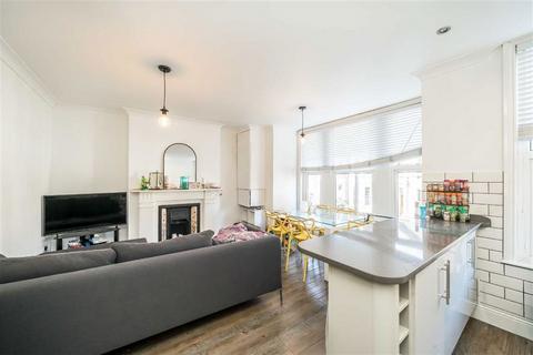 2 bedroom flat for sale, Leander Road, London SW2