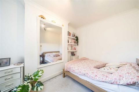 2 bedroom flat for sale, Leander Road, London SW2