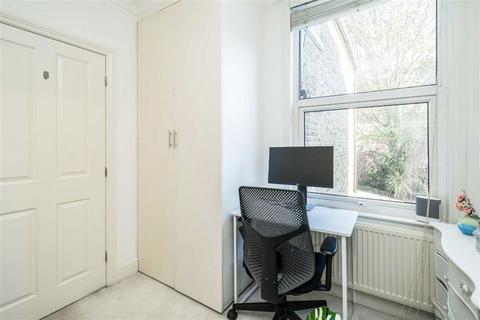 2 bedroom flat for sale, Leander Road, London SW2