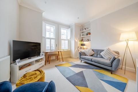 2 bedroom flat for sale, Ulverstone Road, London, SE27