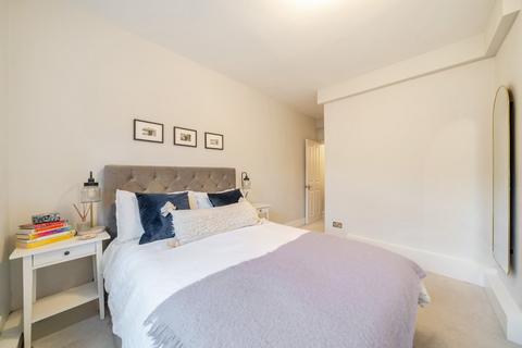 2 bedroom flat for sale, Ulverstone Road, London, SE27