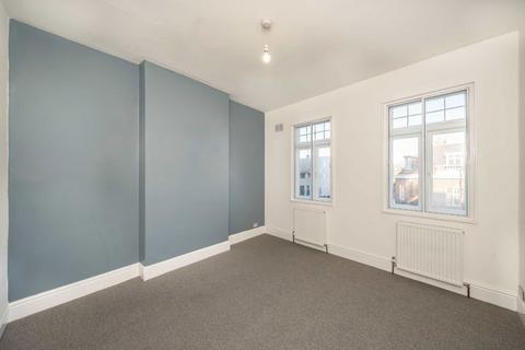 2 bedroom flat to rent, Red Lion Square, London SW18