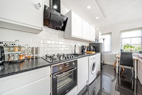 2 bedroom apartment to rent, Limetree Court, Bishop`s Stortford CM23