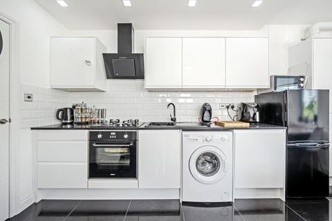 2 bedroom apartment to rent, Limetree Court, Bishop`s Stortford CM23