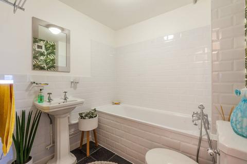 1 bedroom flat for sale, Winterton House, Deancross Street, Shadwell, London, E1