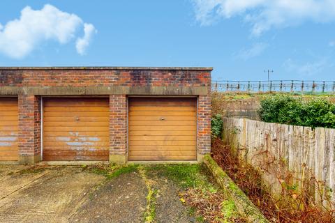 2 bedroom ground floor maisonette for sale, Pinner, Greater London HA5