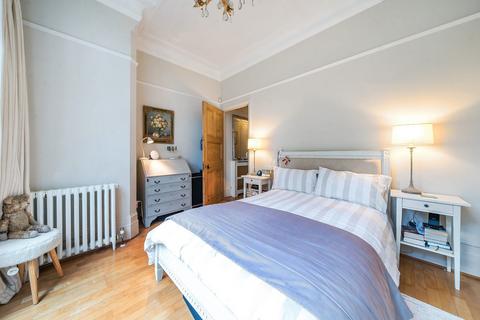 1 bedroom flat for sale, North Common Road, Ealing, London, W5
