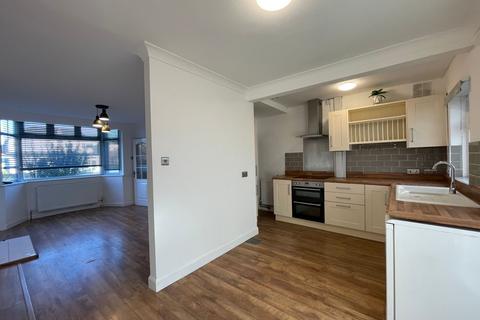 3 bedroom semi-detached house to rent, Dyas Road, Birmingham B44