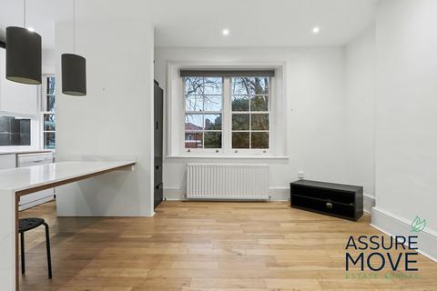 2 bedroom flat to rent, North Road, London, N6