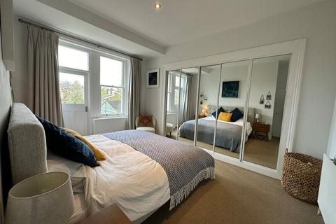 2 bedroom flat for sale, Oakdale Road, Streatham, London, SW16