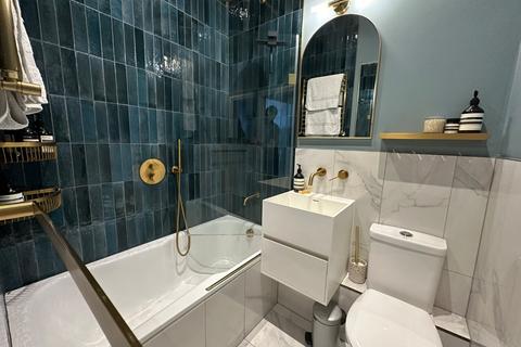 2 bedroom flat for sale, Oakdale Road, Streatham, London, SW16