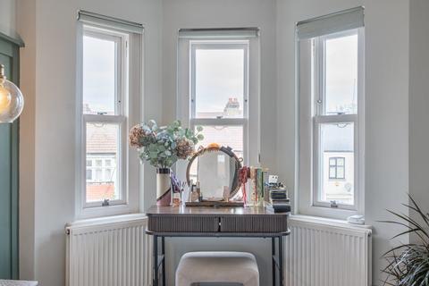 2 bedroom flat for sale, Elmcourt Road, London, SE27