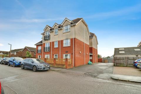 2 bedroom flat to rent, Oak Road North, Hadleigh, SS7