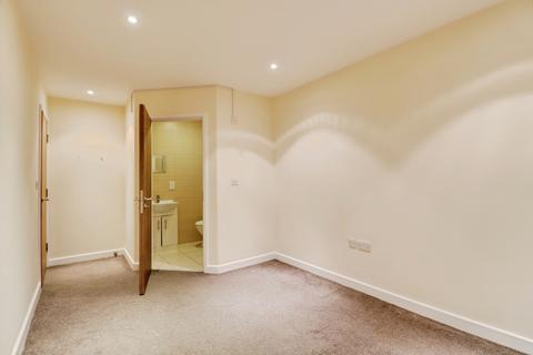 2 bedroom flat to rent, Oak Road North, Hadleigh, SS7