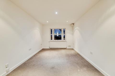 2 bedroom flat to rent, Oak Road North, Hadleigh, SS7