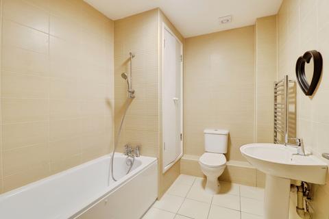 2 bedroom flat to rent, Oak Road North, Hadleigh, SS7
