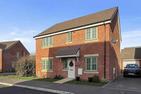 Saturn Close, Warminster