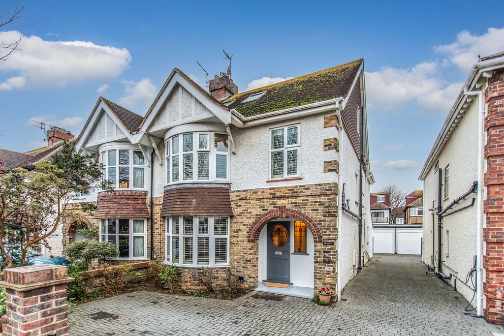 70 Braemore Road2