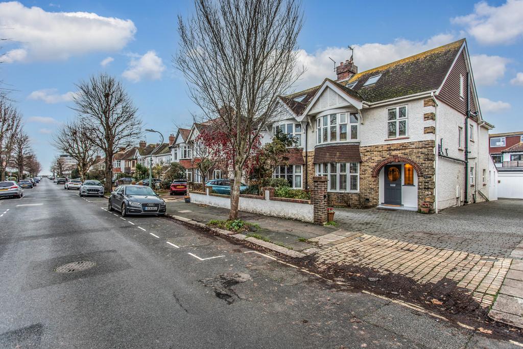 70 Braemore Road1