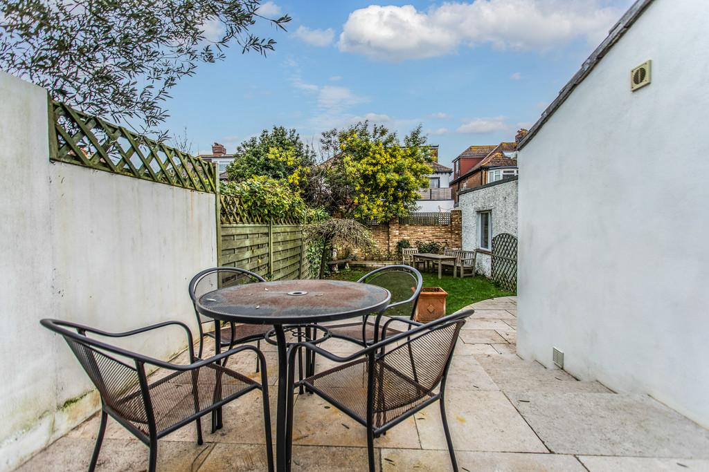 70 Braemore Road15