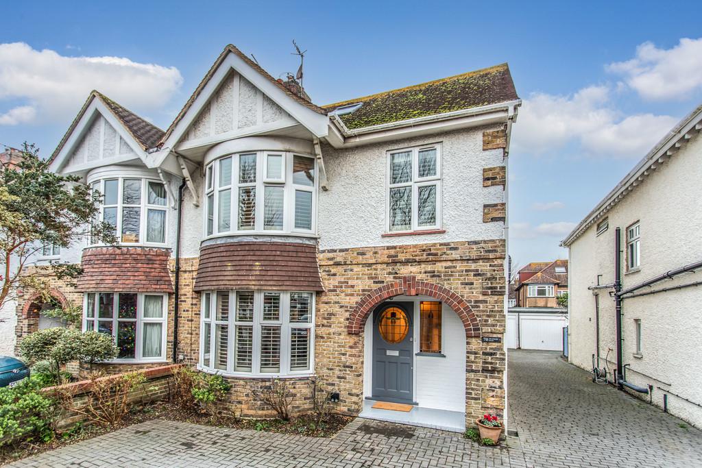70 Braemore Road4