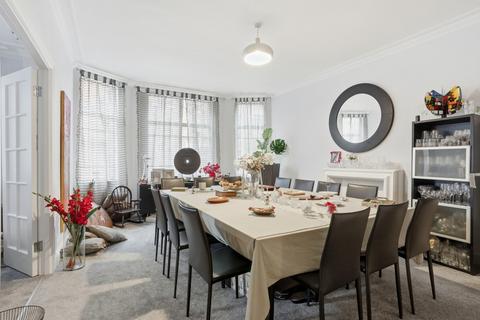 3 bedroom flat to rent, OAKWOOD COURT, ABBOTSBURY ROAD, KENSINGTON, LONDON, W14