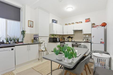 3 bedroom flat to rent, OAKWOOD COURT, ABBOTSBURY ROAD, KENSINGTON, LONDON, W14
