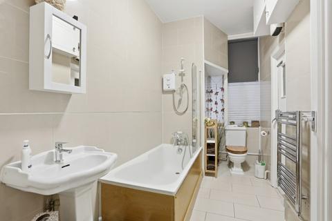 3 bedroom flat to rent, OAKWOOD COURT, ABBOTSBURY ROAD, KENSINGTON, LONDON, W14