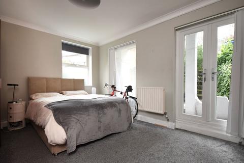 1 bedroom flat for sale, Ravensbourne Park, London, SE6 4XS