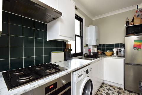 1 bedroom flat for sale, Ravensbourne Park, London, SE6 4XS