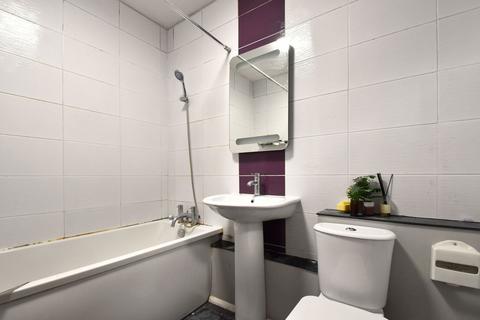 1 bedroom flat for sale, Ravensbourne Park, London, SE6 4XS