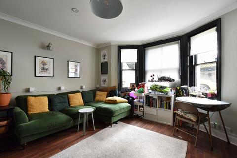 1 bedroom flat for sale, Ravensbourne Park, London, SE6 4XS