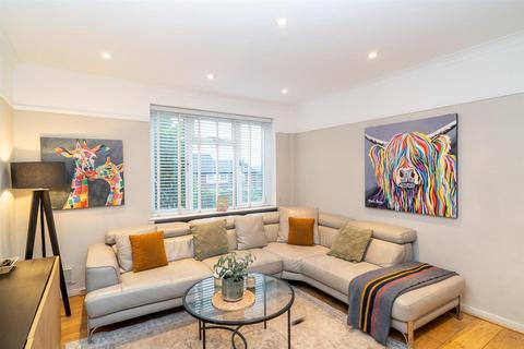 4 bedroom link detached house for sale, Gateshead Road, Borehamwood WD6