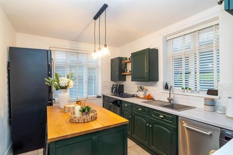4 bedroom link detached house for sale, Gateshead Road, Borehamwood WD6