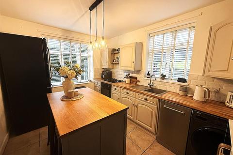 4 bedroom link detached house for sale, Gateshead Road, Borehamwood WD6