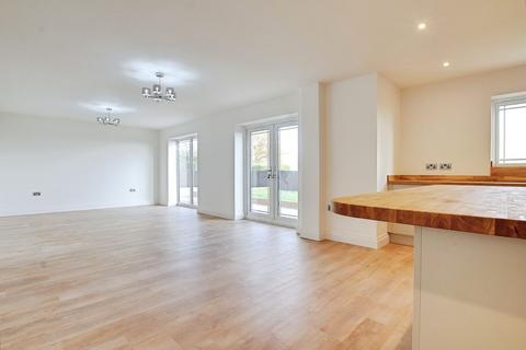 5 bedroom detached house for sale, Benwick Road, Doddington