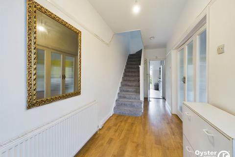 3 bedroom semi-detached house to rent, Summit Way, London, N14